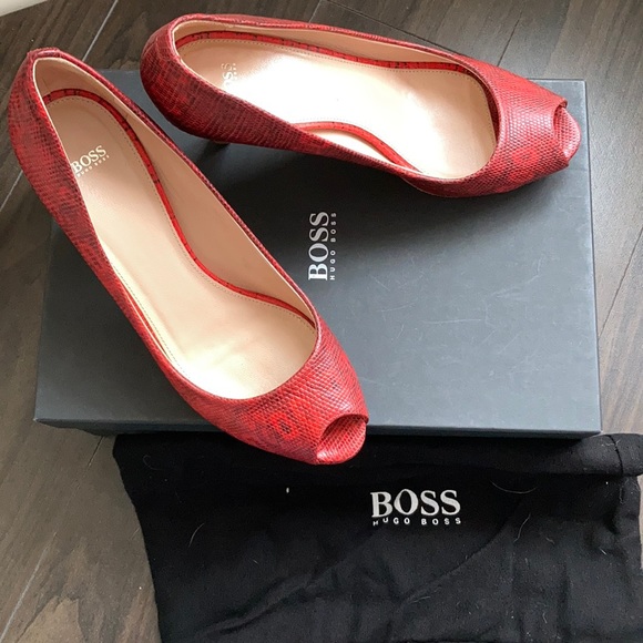 4” Red snake print Hugo Boss peep toes - Picture 2 of 8